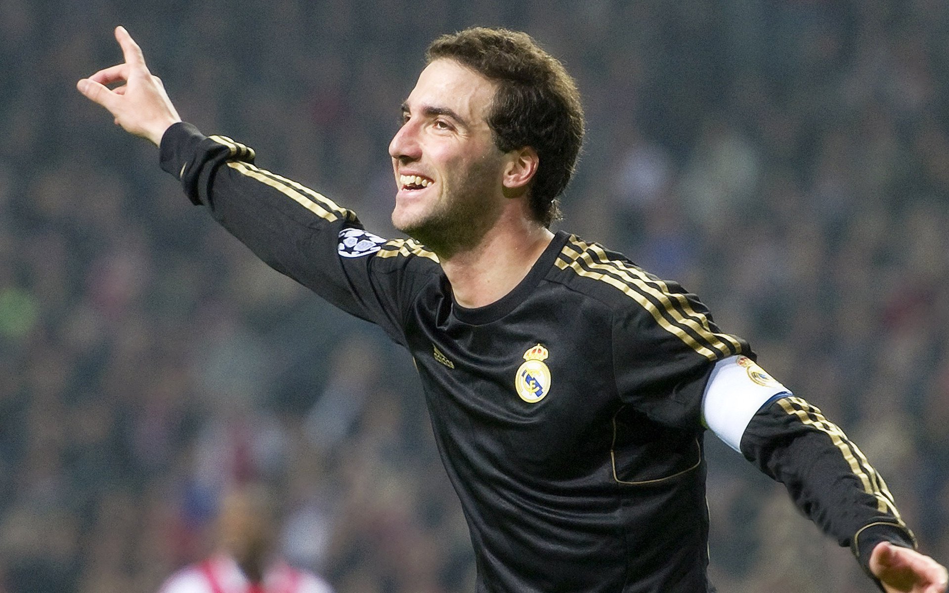 巴雷特：在进攻和防守的交界处，他为全黑队提供坚实支撑